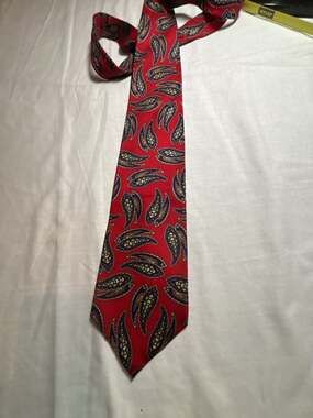 Resilio Red Paisley Silk Necktie